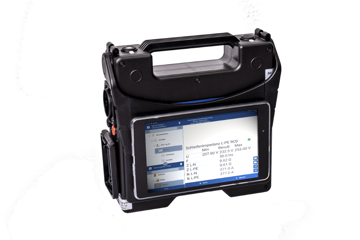 SAFETYTEST 1IT+ mit Tablet für die Steuerung per App